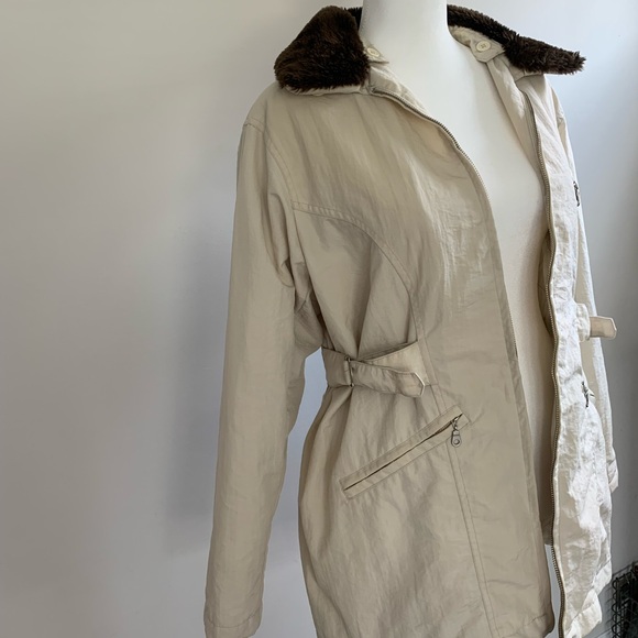 Vintage Cream Coat with Brown Fur Collar Inspired by Rachel Green on Friends - Picture 14 of 14